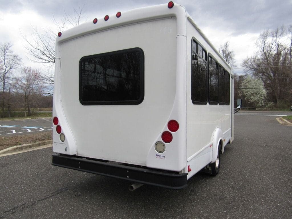 2015 Ford E450 Goshen GCII - Image 5
