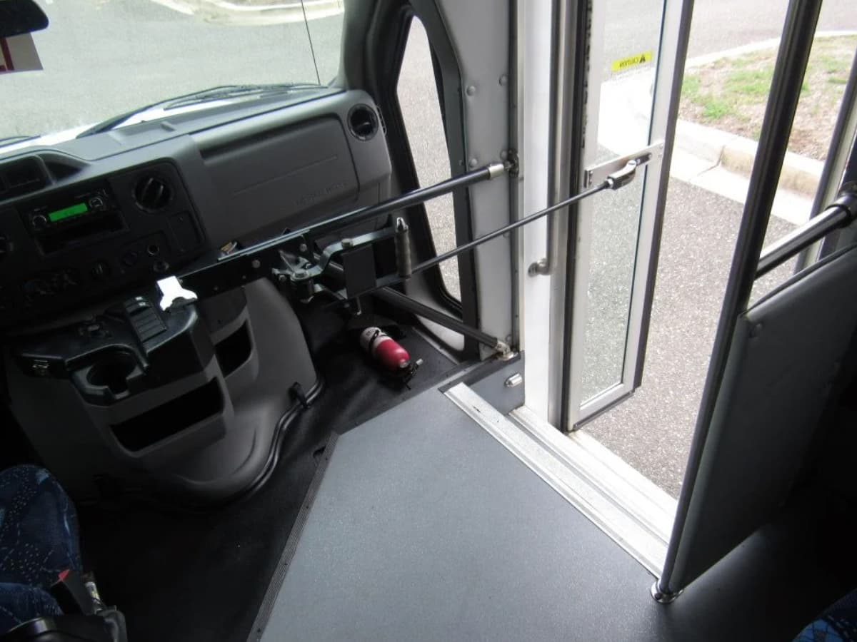 2015 Ford E450 Goshen GCII - Image 8