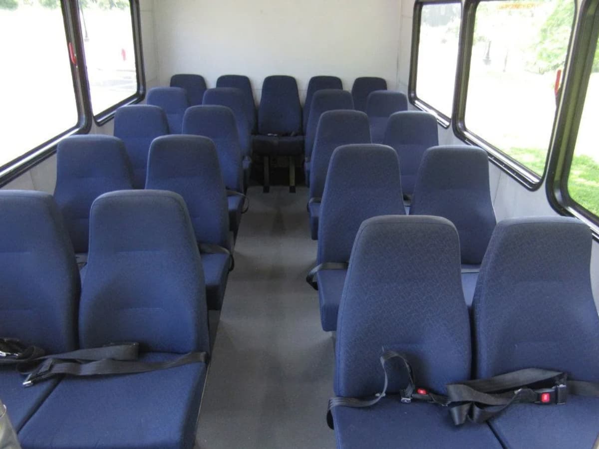 2016  Ford E450 Glaval Universal - Image 2