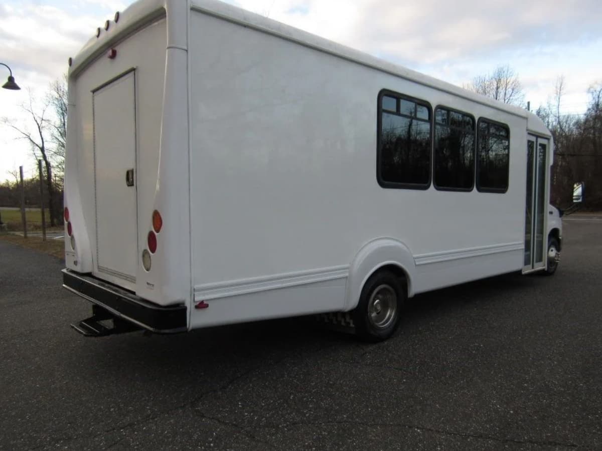 2015 Ford E450 Goshen Impulse  - Image 4