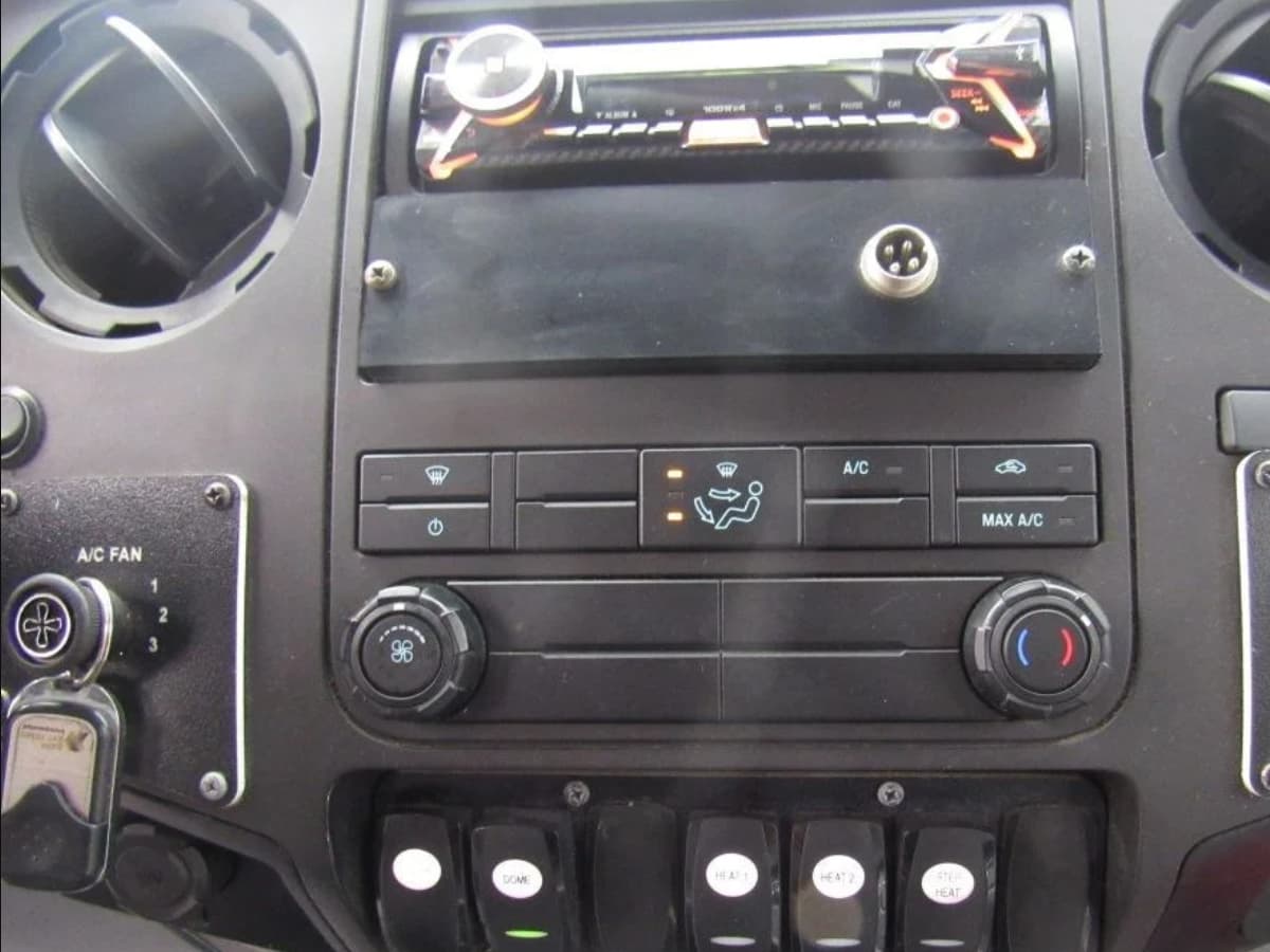 2013 Ford F550 Eldorado National  - Image 10