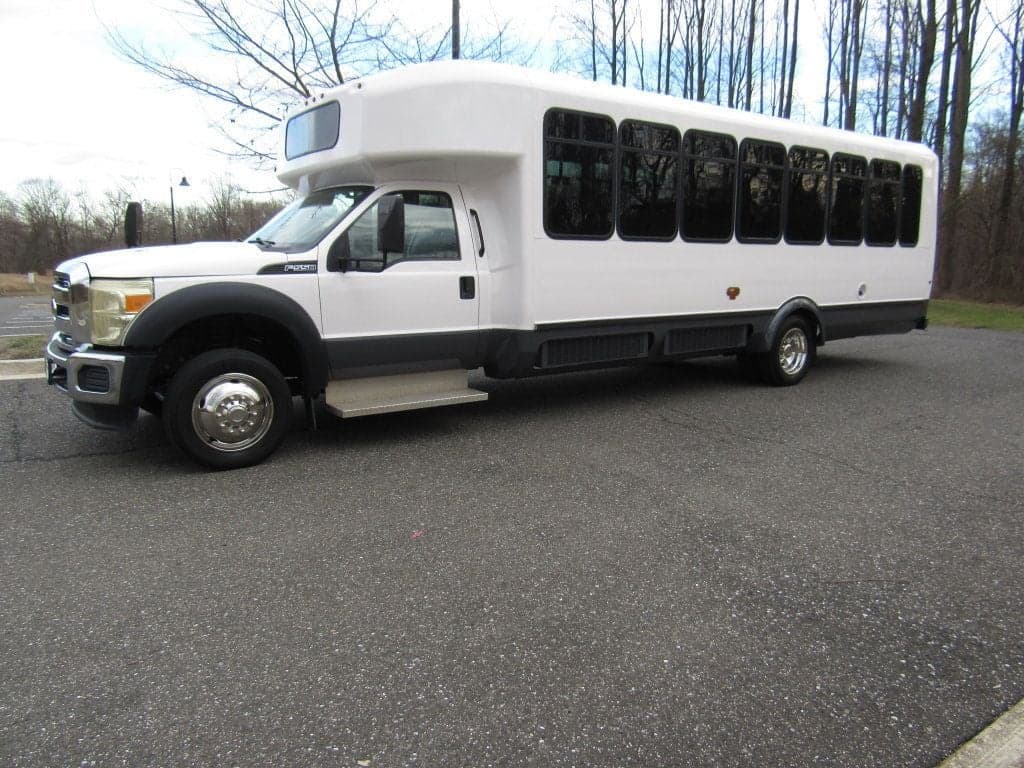 2013 Ford F550 Eldorado National  - Image 2