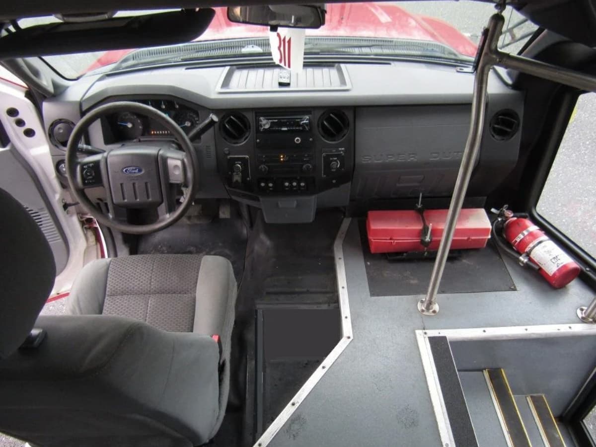 2013 Ford F550 Eldorado National  - Image 8