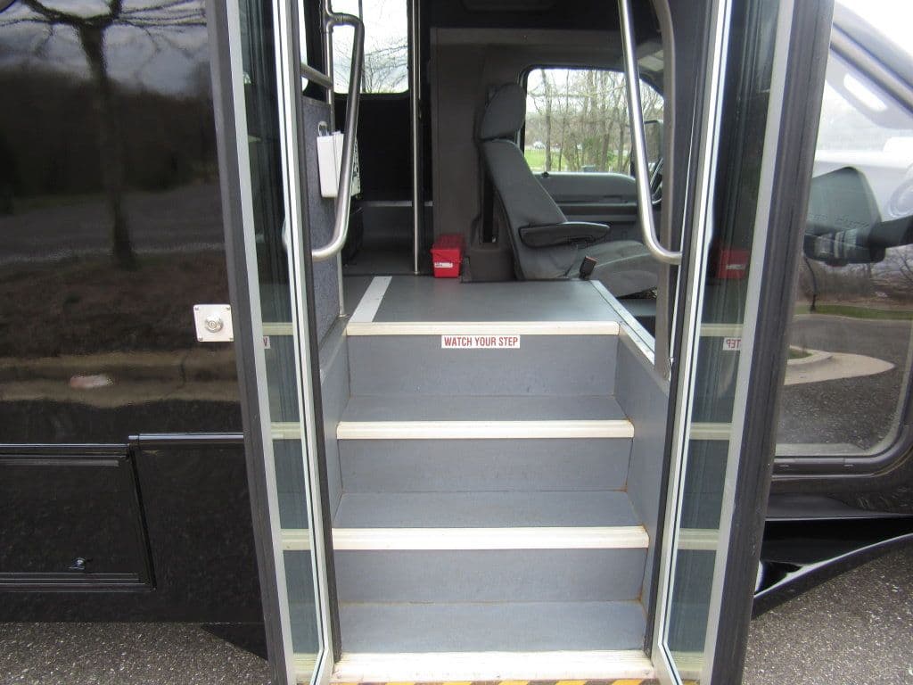 2016 Ford F550 Glaval Entourage - Image 4