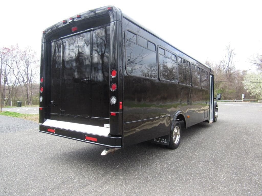 2016 Ford F550 Glaval Entourage - Image 6