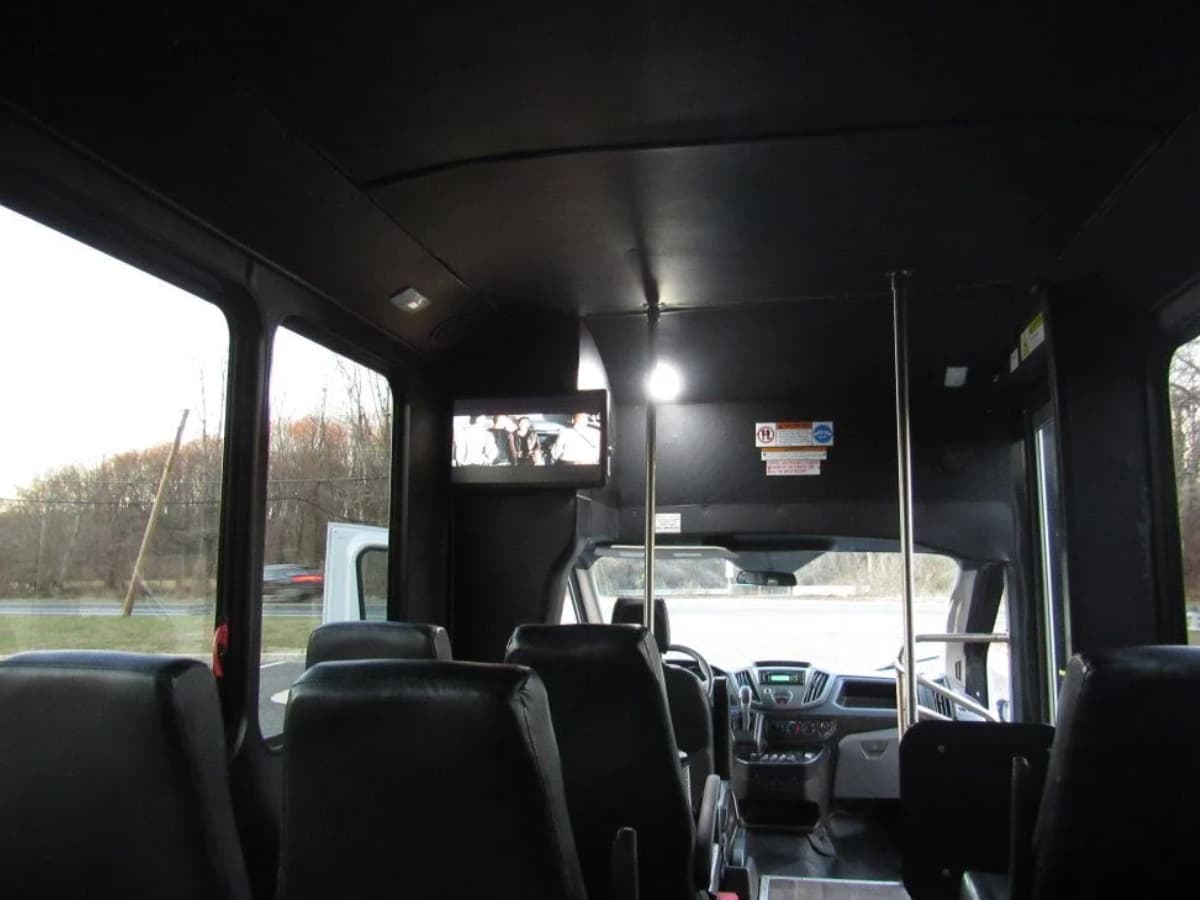 2013 Ford F550 Starcraft Allstar - Image 10