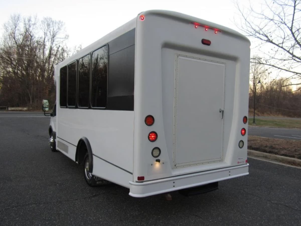 2013 Ford F550 Starcraft Allstar - Image 4