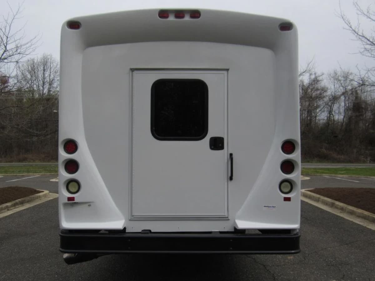 2013 Ford F550 Starcraft Allstar - Image 7