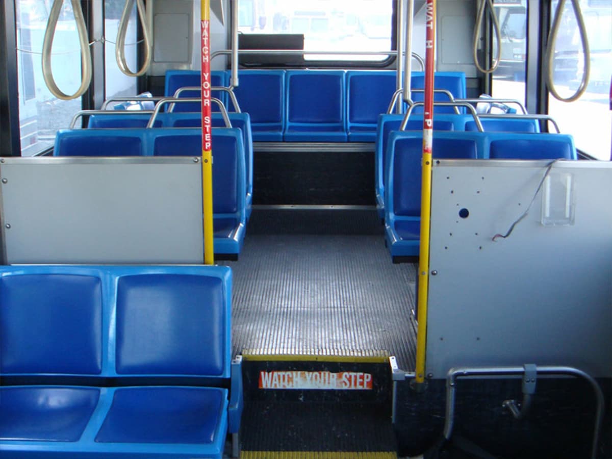 1998 New Flyer D-30LF Transit Bus - Image 2