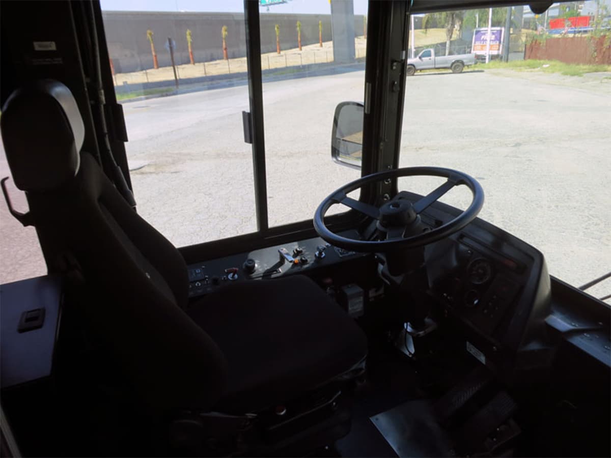 1998 New Flyer D-35LF Transit Bus - Image 3