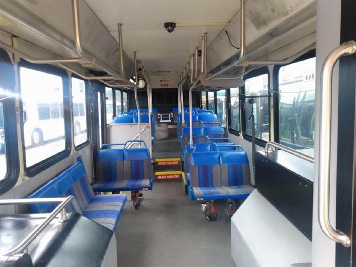 2004 Gillig G20B102N4 - Image 2