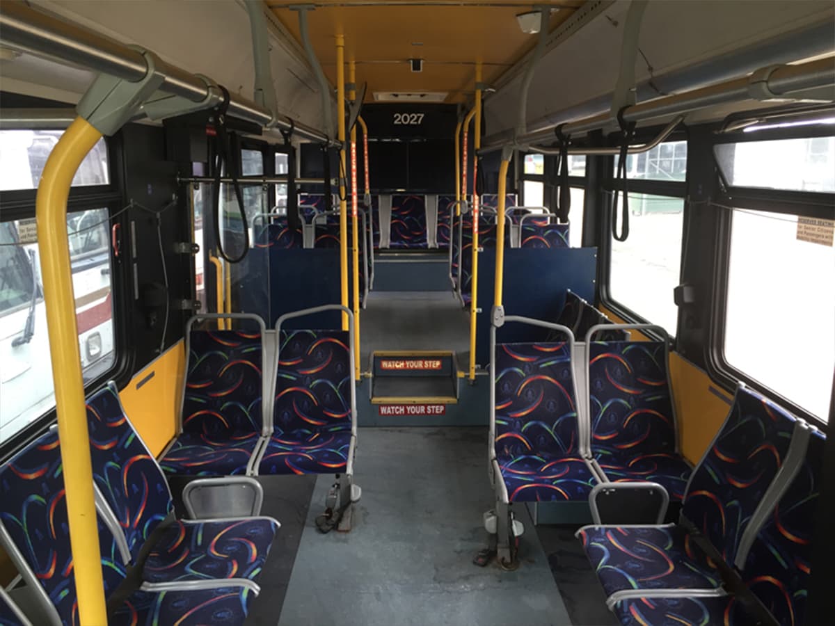 2003 New Flyer D-35LF - Image 2