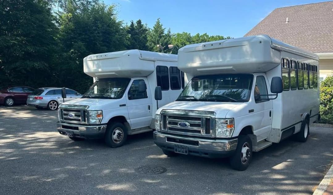 2016 Ford E450 Super Duty - Image 1