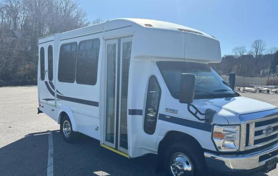 2015 Ford E350 bus