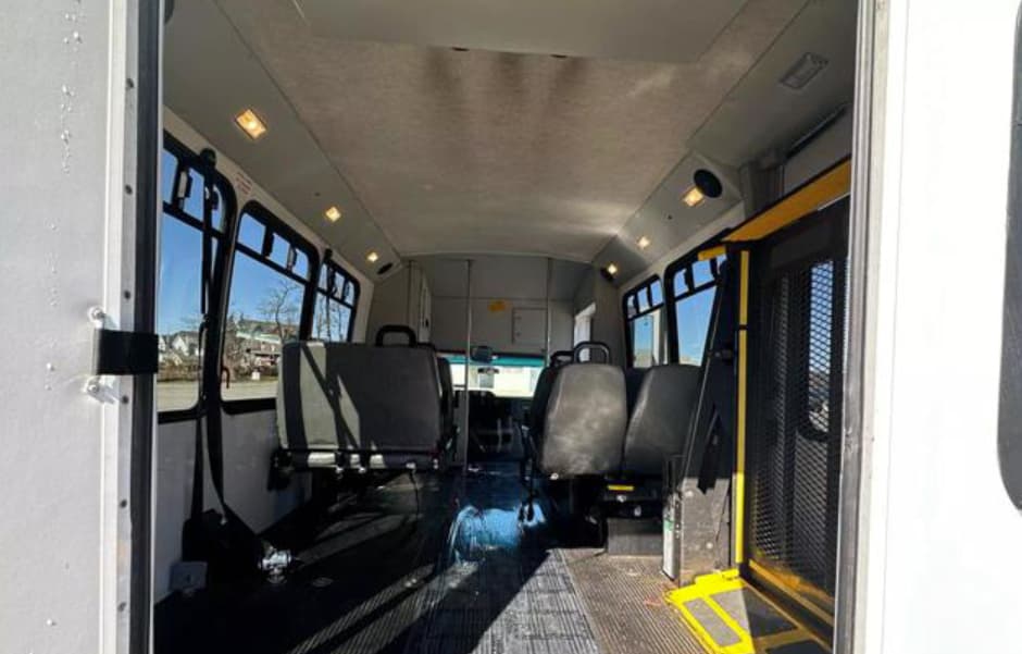 2015 FORD E350 SUPER DUTY  - Image 5