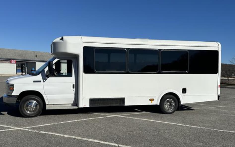 2015 Ford E450 bus