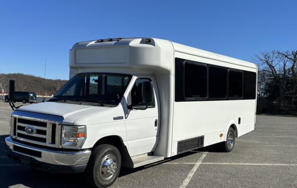 2015 FORD E450 SUPER DUTY - Image 2