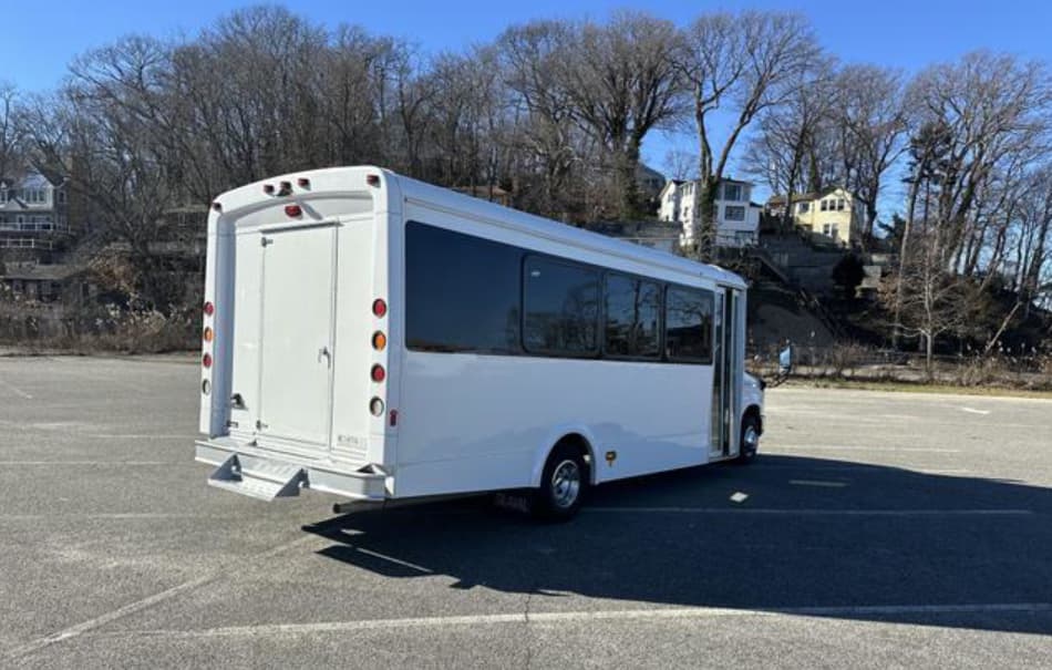 2015 FORD E450 SUPER DUTY - Image 4
