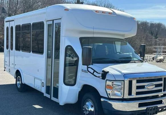2015 FORD E450 SUPER DUTY - Image 2