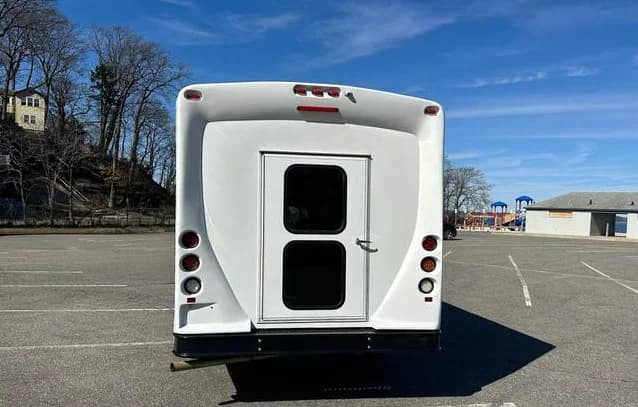 2015 FORD E450 SUPER DUTY - Image 4