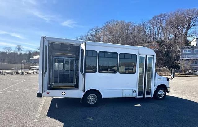 2015 FORD E450 SUPER DUTY - Image 5