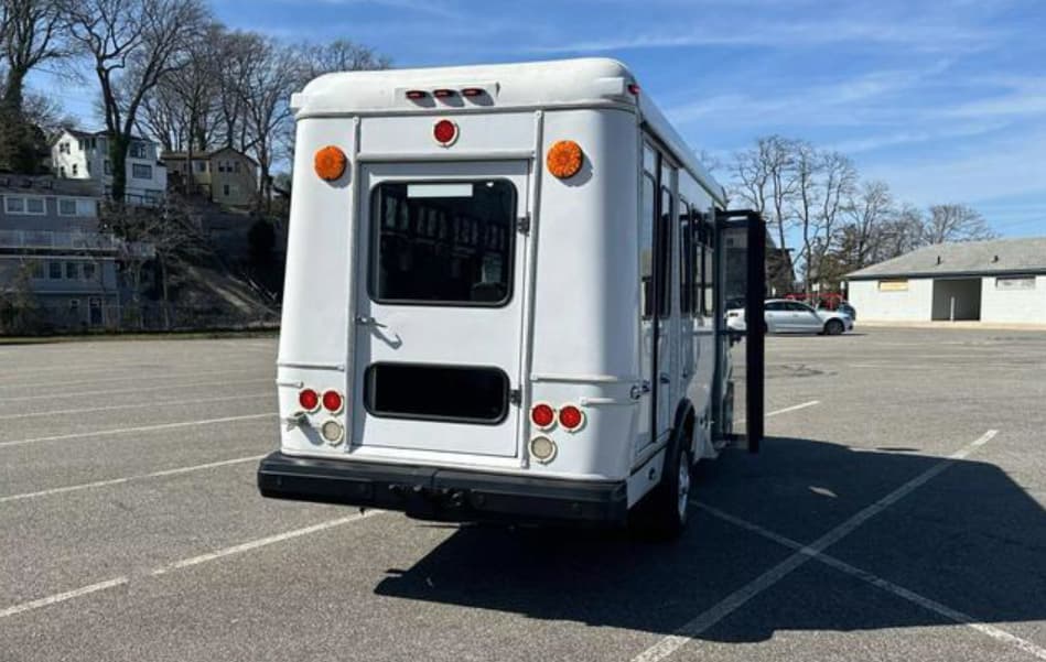 2013 FORD E350 SUPER DUTY - Image 3
