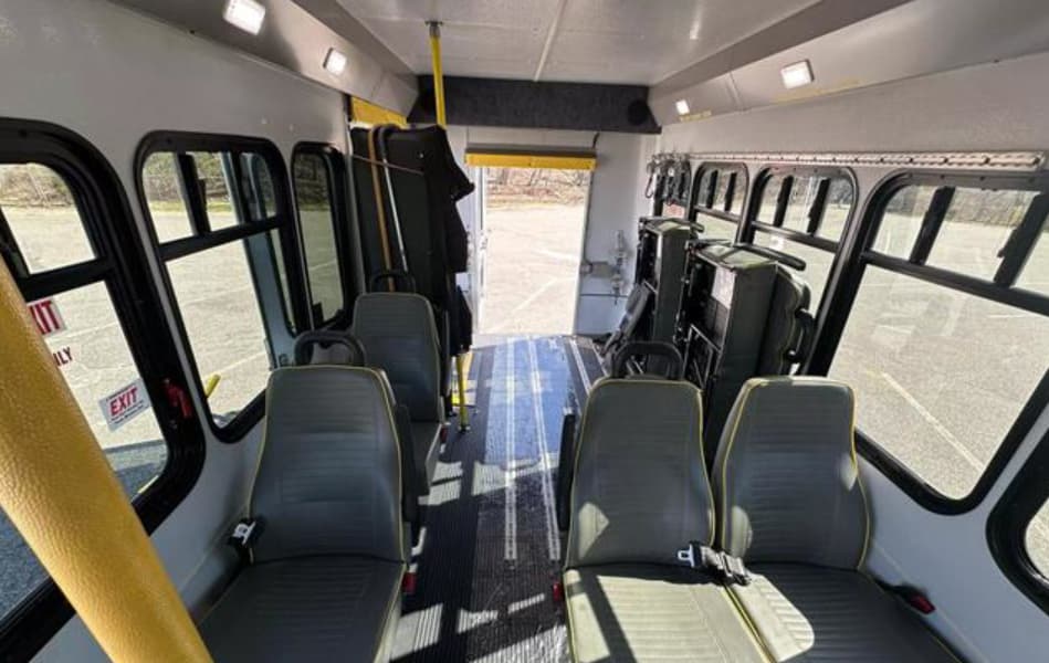2013 FORD E350 SUPER DUTY - Image 5