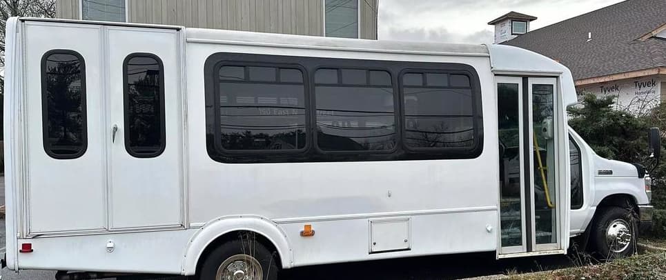 2016 Ford E450 bus