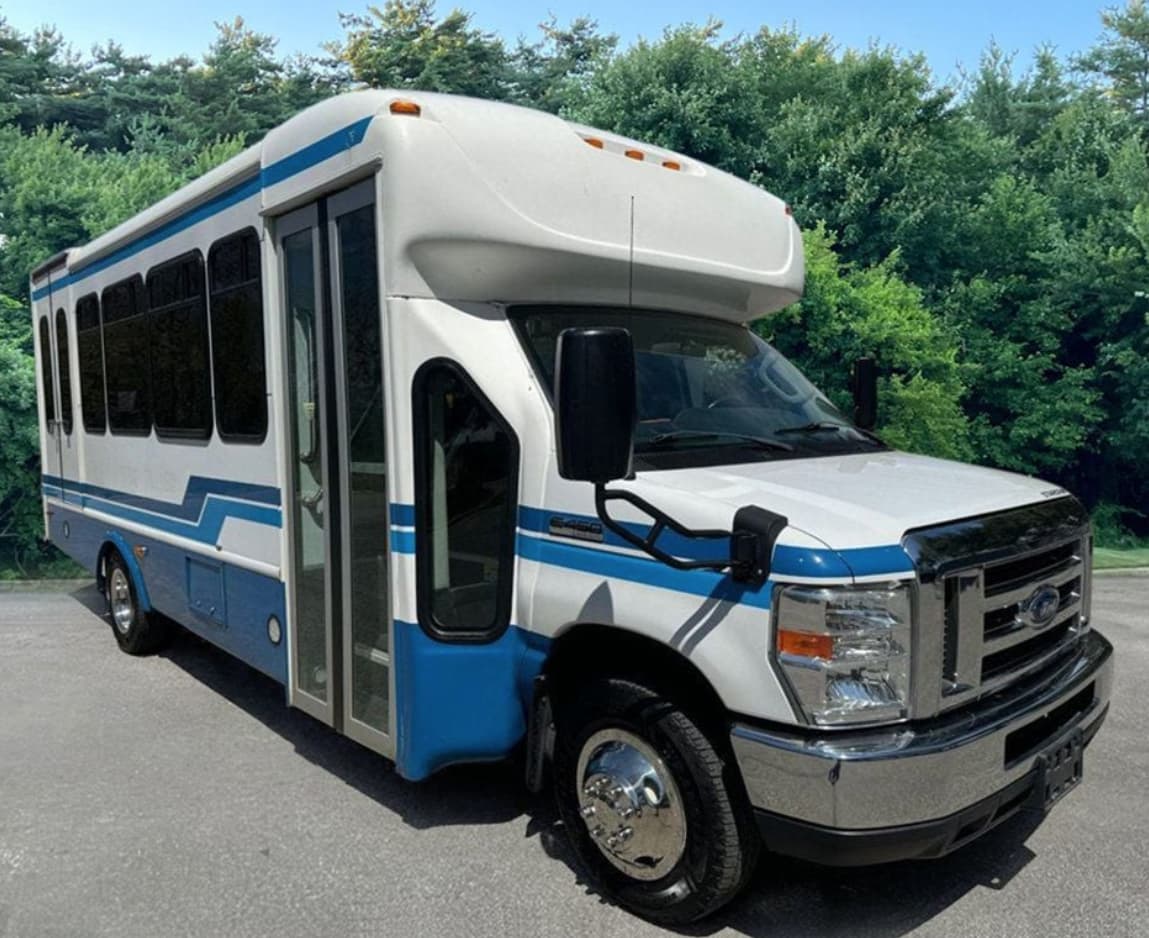 2017 Ford E450 bus
