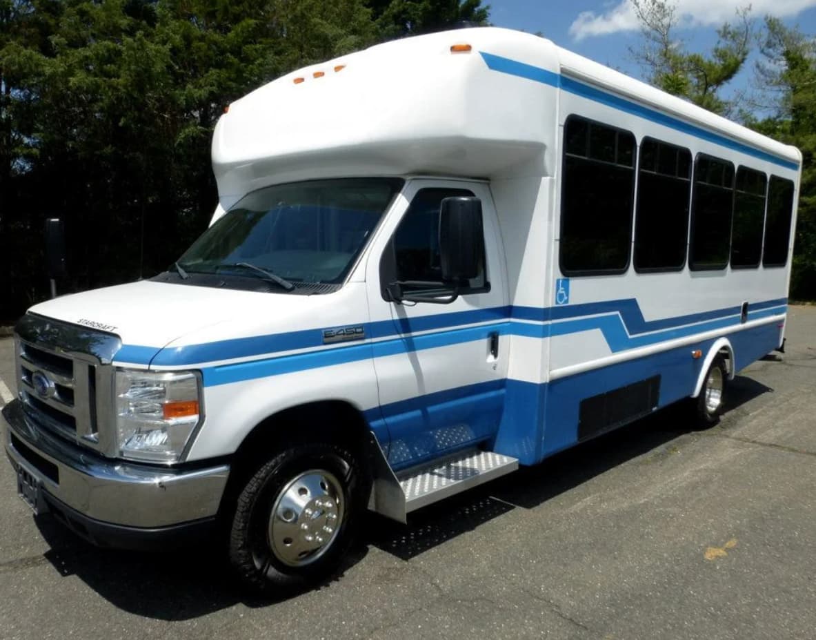 2017 Ford E450 Super Duty - Image 2