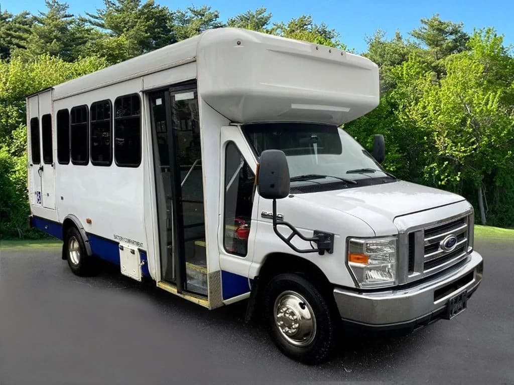 2016 Ford E450 Wheelchair Bus - Image 1