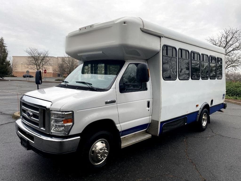 2016 Ford E450 Wheelchair Bus - Image 6