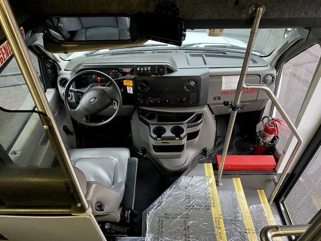 2016 Ford E450 Wheelchair Bus - Image 8
