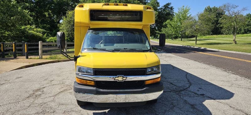 2014 Chevrolet 4500 Shuttle Bus - Image 3