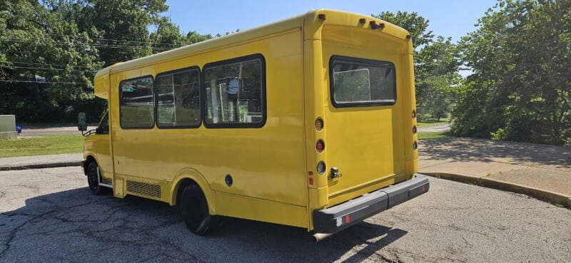 2014 Chevrolet 4500 Shuttle Bus - Image 5