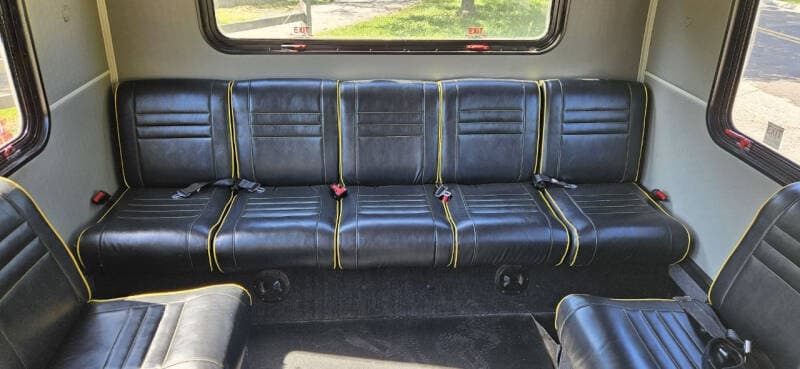 2014 Chevrolet 4500 Shuttle Bus - Image 8