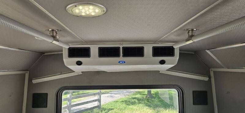2014 Chevrolet 4500 Shuttle Bus - Image 9