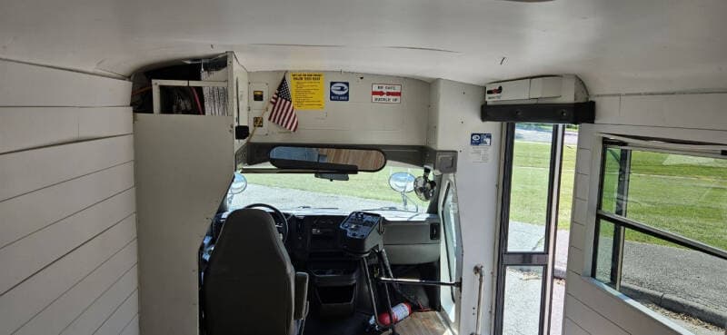 2007 Chevrolet 3500 Express - Image 11