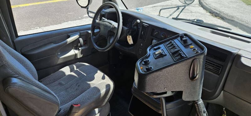 2007 Chevrolet 3500 Express - Image 12