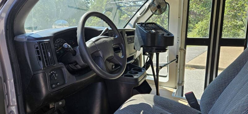2007 Chevrolet 3500 Express - Image 13