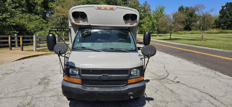 2007 Chevrolet 3500 Express - Image 3