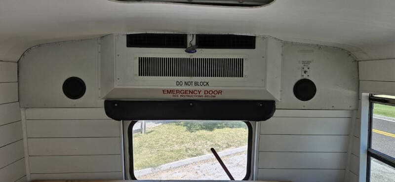 2007 Chevrolet 3500 Express - Image 9