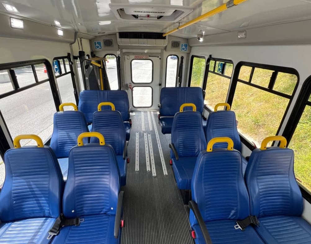 2018 Ford E450 Shuttle Bus - Image 6