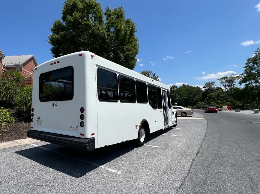 2015 International El Dorado Shuttle Bus - Image 3