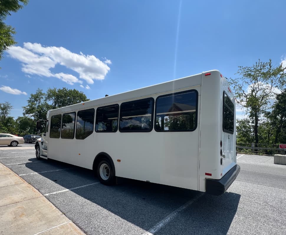 2015 International El Dorado Shuttle Bus - Image 4
