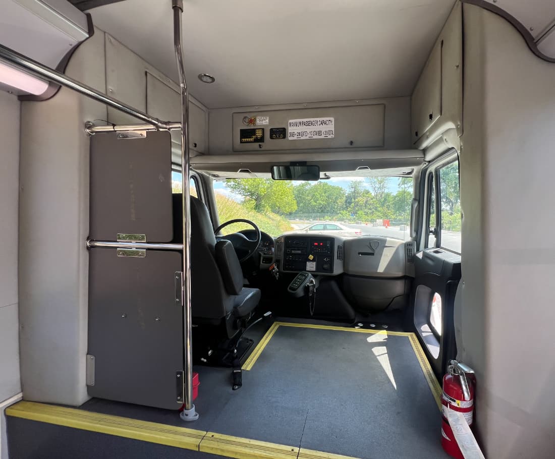 2015 International El Dorado Shuttle Bus - Image 7