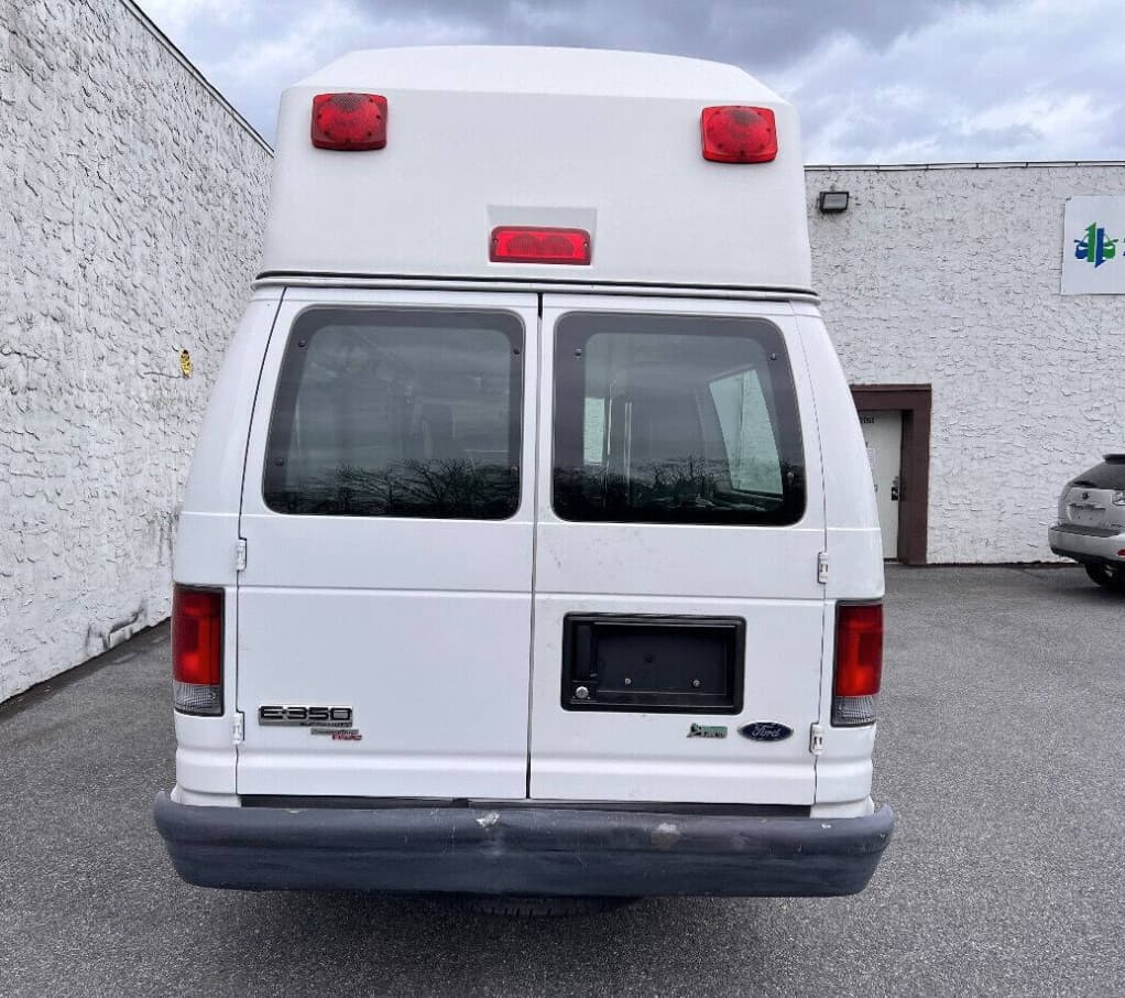 2012 FORD E350 Turtletop - Image 4