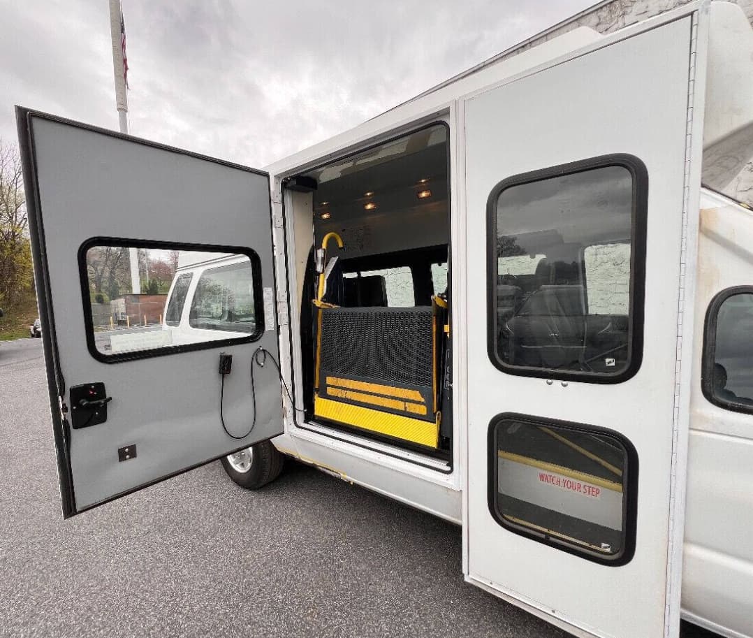 2012 FORD E350 Turtletop - Image 5