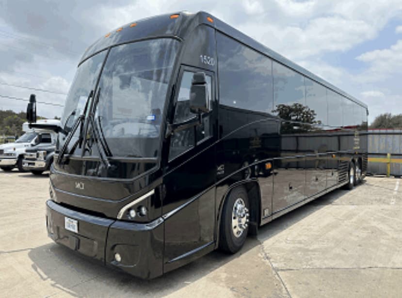 2015 MCI J4500 Coach Bus - Image 1