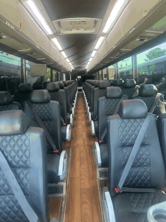 2015 MCI J4500 Coach Bus - Image 2
